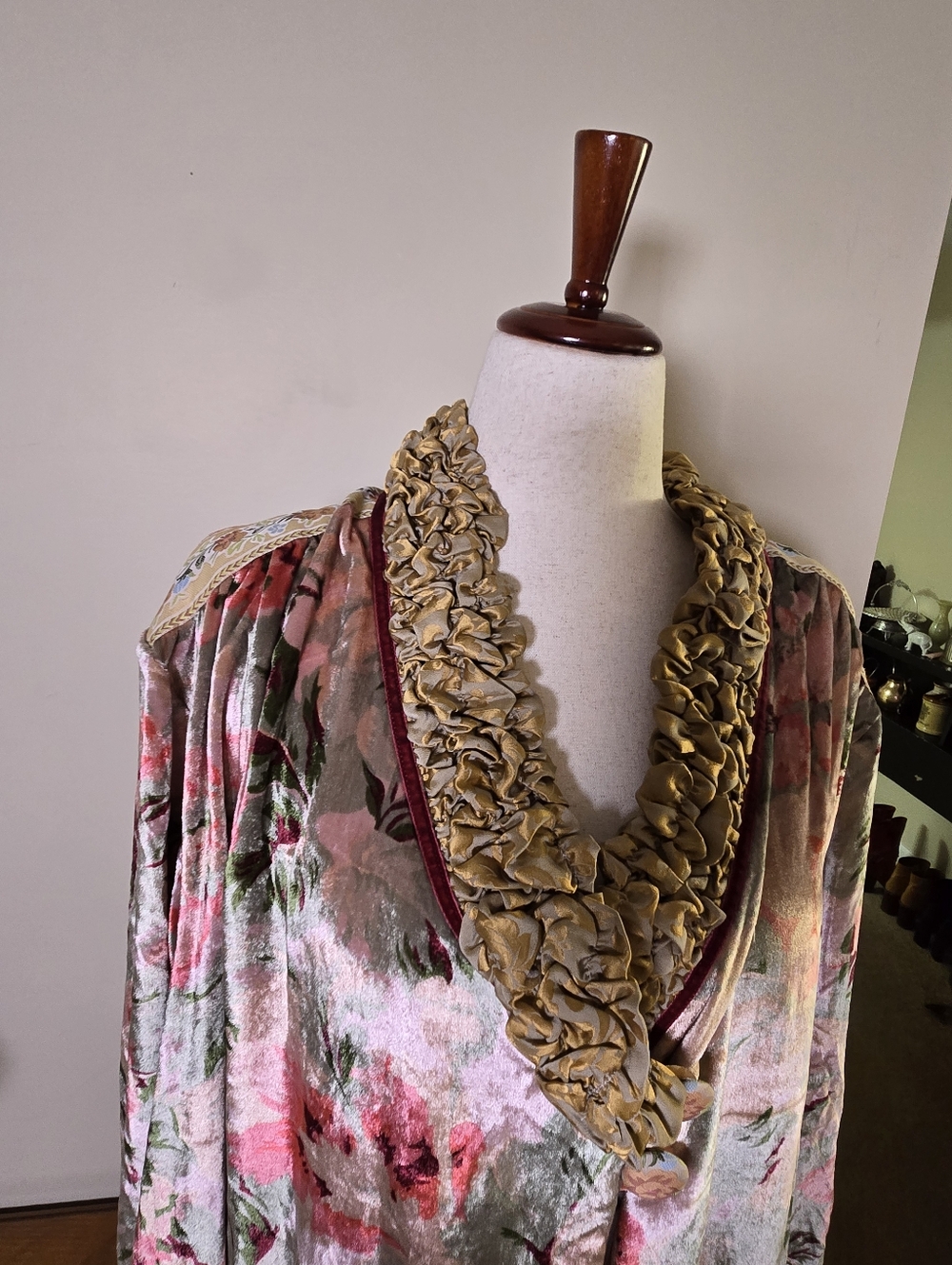 Goody Goody Velvet Floral Robe - Picture 5 of 5